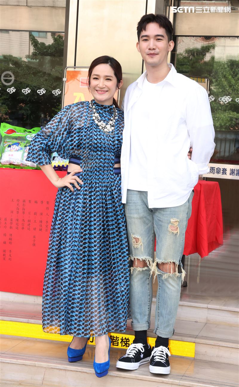 原民台青春成長劇「虎虎生風」演員羅美玲、楊鎮。（記者邱榮吉/攝影）