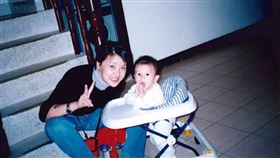 台北市副市長黃珊珊晚間在臉書發文貼出一張跟孩子的照片並表示，同理照護小孩的壓力，台北托育人員加薪全國最高（圖／翻攝自黃珊珊臉書）