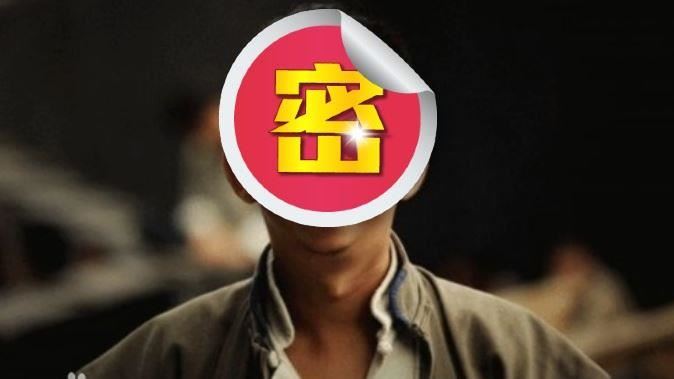 他是以醜出名的明星！如今成億萬導演