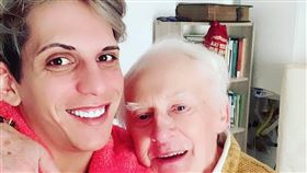 小鮮肉嫁81歲爺！爽拿950萬遺產　不到1年交往男富商（圖／翻攝自Philip Clements 臉書）