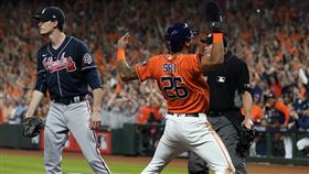 ▲太空人2局下灌進4分，世界大賽第2戰扳平勇士。（圖／美聯社／達志影像）