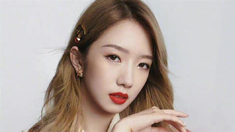 他爆孟美岐根本太妹！喝酒哈菸照流出