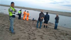 苗栗通宵，摸蛤，61歲老翁，溺斃(圖/翻攝畫面)