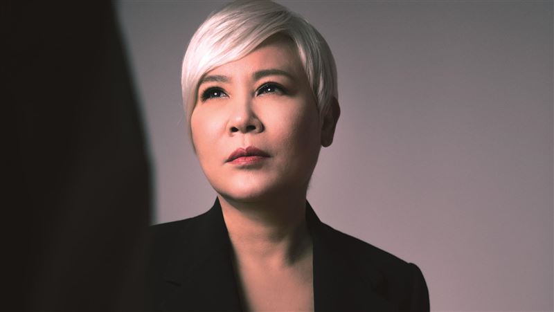 黃小琥曬豐滿美胸　辣說老娘真材實料