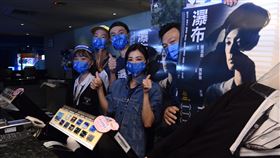 《瀑布》賈靜雯、劉冠廷、黃信堯、瞿友寧、鍾孟宏、張少懷。（圖／讀者提供）