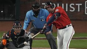 ▲萊里（Austin Riley）車布邊安打，勇士先馳得點。（圖／美聯社／達志影像）