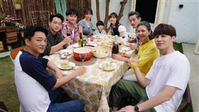 俗女養成記 謝盈萱 藍葦華 嚴藝文（圖／華視、CATCHPLAY提供）