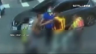 不滿交通指揮擋道　駕駛當街毆交管