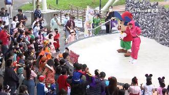 兒童新樂園、動物園鬆綁　可吃東西了