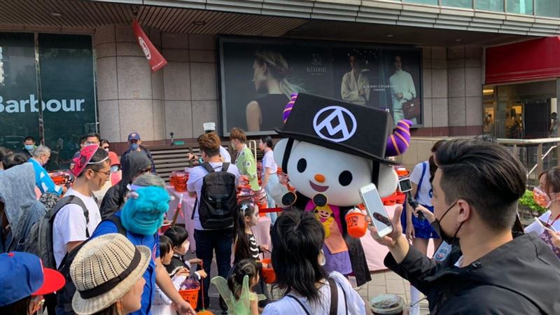 萬聖節扮蝦送蝦　全聯喊6字就送糖果