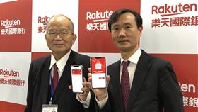 樂天銀開業滿月 開戶以40歲比例最多樂天國際銀行於22日舉行開業滿月慶茶會，左起樂天國際銀行董事長簡明仁與總經理佐伯和彥。佐伯和彥表示，目前開戶以40歲年齡層比例最高。中央社記者蘇思云攝 110年2月22日