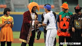 ▲富邦悍將洋投優瑪拿下新秀變裝冠軍。（圖／記者劉彥池攝影）