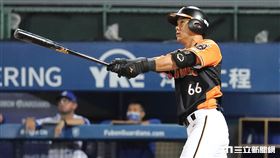 ▲統一獅二壘手陳重廷炸裂2分砲。（圖／記者劉彥池攝影）