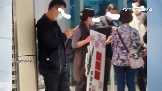 羅維銘超馬奪銀返國　妻遭爆違規接機