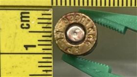 嫌犯開槍拒捕  遭警擊斃高雄警方與台南警方共組專案小組，31日凌晨在台南拘捕嫌犯時，嫌犯開槍拒捕，雙方發生槍戰，嫌犯被警方擊中送醫不治。（三民第二警分局提供）中央社記者蔡孟妤傳真  110年10月31日