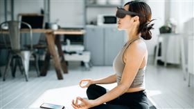 VIVE Flow的設計旨在輕鬆融入生活（圖／宏達電提供）