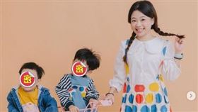 二伯經常在社群平台曬出蔡桃貴和蔡波能的生活日常。（圖／翻攝自2uncle987IG）