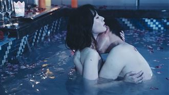 女星愛上繼父　情慾畫面被女兒撞見了