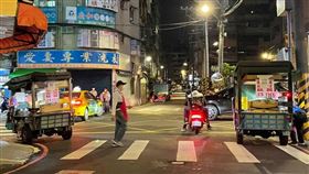 臭豆腐、餐車、攤販、豬血糕。（圖／翻攝自爆怨公社）