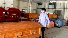 直播主徐崴廷慨捐5副棺木給城中城大火的罹難者。（圖／翻攝畫面）