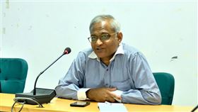 印度尼赫魯大學邀交大教授 介紹台灣經濟發展印度尼赫魯大學國際問題研究院東亞研究中心主任謝鋼（右）8日邀交通大學教授潘美玲（左）到東亞研究中心演說，介紹台灣經濟發展奇蹟。中央社記者康世人新德里攝  108年4月8日