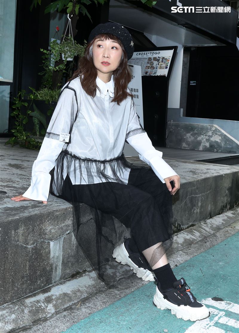 女子二重唱芝麻龍眼「芝麻」陳艾玲專訪。（記者邱榮吉/攝影）