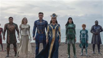 永恆族超緊戰鬥裝！裘莉逆天長腿辣翻