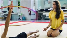 瑞莎長期義務指導台灣韻律體操選手。（圖／翻攝自瑞莎臉書）