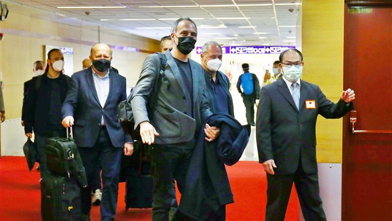 歐洲議會代表團訪台　班機今早抵桃機