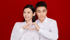 奚夢瑤、何猷君，圖／翻攝自何猷君微博