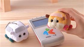 「天竺鼠車車」造型一卡通（2）一卡通公司爭取到動畫「PUI PUI天竺鼠車車」角色授權，發行人氣角色馬鈴薯、西羅摩的絨毛一卡通，不僅在日方監修下神複製角色外貌，還首創音樂加震動功能，刷卡時會震動，同時響起動畫主題曲。（一卡通公司提供）中央社記者曾以寧傳真  110年11月3日