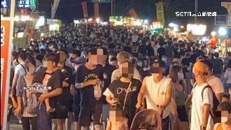 防疫不鬆綁！墾丁大街禁「邊走邊吃」