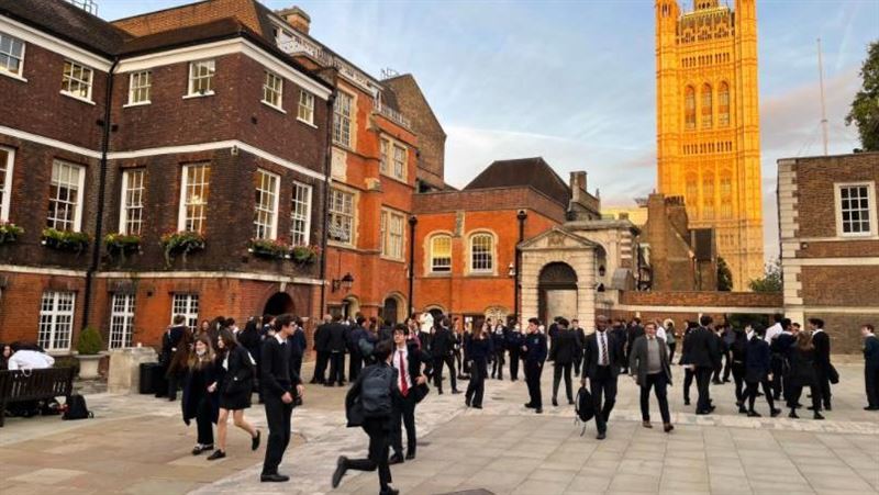 英國名校撤離中國　爆中共審查課程