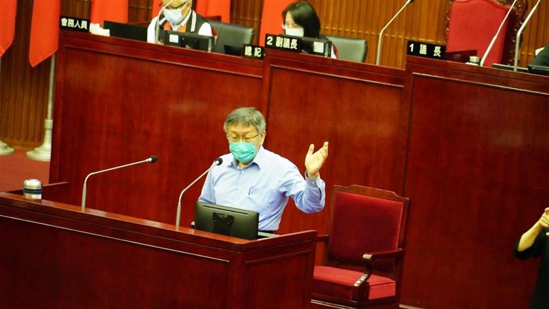 藍營拚恢復北市敬老金　柯文哲疑違憲