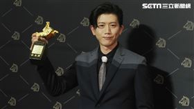 第57屆金馬獎莫子儀「親愛的房客」奪影帝。（記者邱榮吉、楊澍攝影）