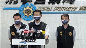 刑事局指出，警方近來持續掃蕩非法OTT機上盒及盜錄機房，8至10月陸續在桃園查獲4嫌涉盜錄訊號轉售對岸，10月又查到2嫌販賣非法內容的中國製機上盒，查扣各式贓證物，6嫌分別依涉違反著作權法送辦。 刑事局提供