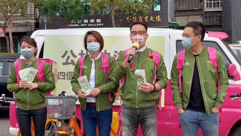 阮昭雄率軍組「公投快送隊」