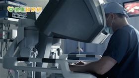 微創手術包含腹腔鏡及達文西機械手臂手術，皆有傷口小、恢復快等特性，但兩種手術方式容易被混淆。