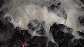 聯合國氣候峰會4日又有23個國家承諾逐步淘汰煤炭，但仍缺乏用煤大國的參與。（圖／翻攝自Pixabay圖庫）
