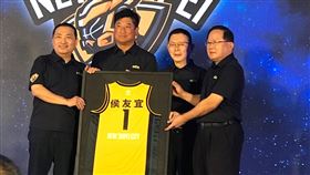 年度口號「領北狂攻」！中信特攻黃色戰袍曝光　直指總冠軍（圖／中信特攻籃球隊提供）