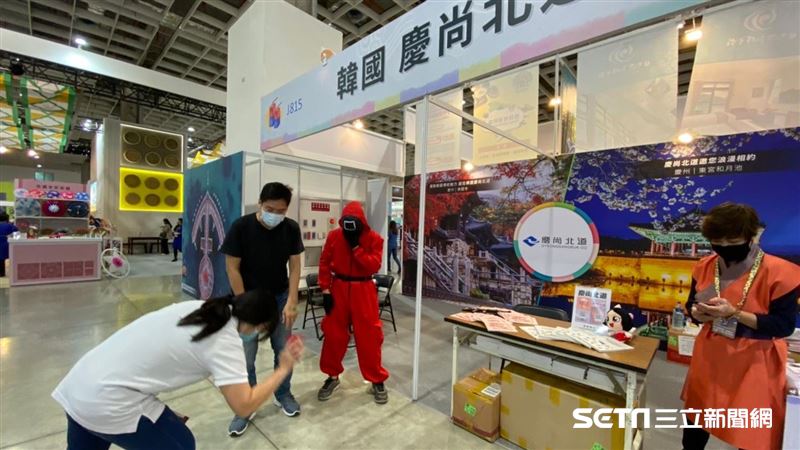 旅展韓國館還原魷魚遊戲　打畫片送禮