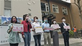 議員籲北市動物之家原址改建  儘速動工台北市動物之家改建案遲未動工，無黨籍台北市議員黃郁芬（左起）、林亮君、民進黨籍許淑華、無黨籍邱威傑、林穎孟、社民黨苗博雅6日舉行記者會，呼籲北市府立即啟動興建流程，動物之家應原址改建。中央社記者劉建邦攝  110年11月6日