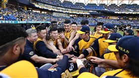 中信兄弟邀請中信特攻開球。（圖／中信兄弟提供）