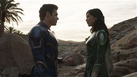 《永恆族》陳靜、理察麥登。（圖／迪士尼提供）