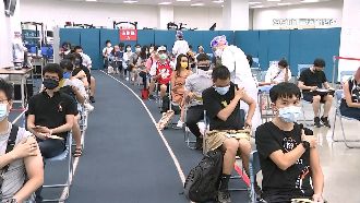 自購AZ快到期　醫提：賣場設接種站