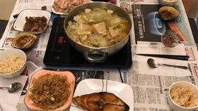 陳志金醫師今（7）天分享個人經驗，他說，一家人吃飯，跟誰吃？吃什麼東西？都遠比在桌上鋪什麼重要吧？別忘了，真正的重點是，一起快樂的吃個飯，彼此交流！（圖／翻攝自
Icu醫生陳志金）