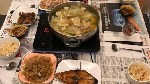 「鋪報紙吃飯」戰翻　醫：口水流下來