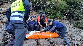 男攀羊頭山摔落邊坡命危（1）