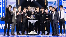 中國戰隊EDG奪下英雄聯盟S11世界冠軍。（圖／翻攝自LPL 推特)
