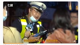一名開著瑪莎拉蒂（Maserati）的女駕駛涉嫌酒駕遭攔查，不僅不配合吹氣檢測，甚至還對員警嗆聲，「叫余偉（音）過來」。（圖／翻攝自澎湃新聞）
